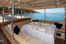 Sailing yacht KEALOHA -  Dining on deck